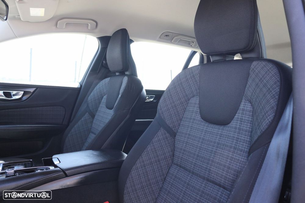 Volvo V60 2.0 T6 AWD TE Essential - 35