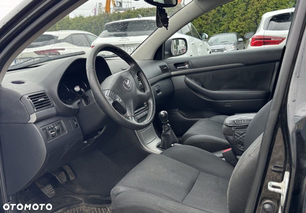 Toyota Avensis - 4
