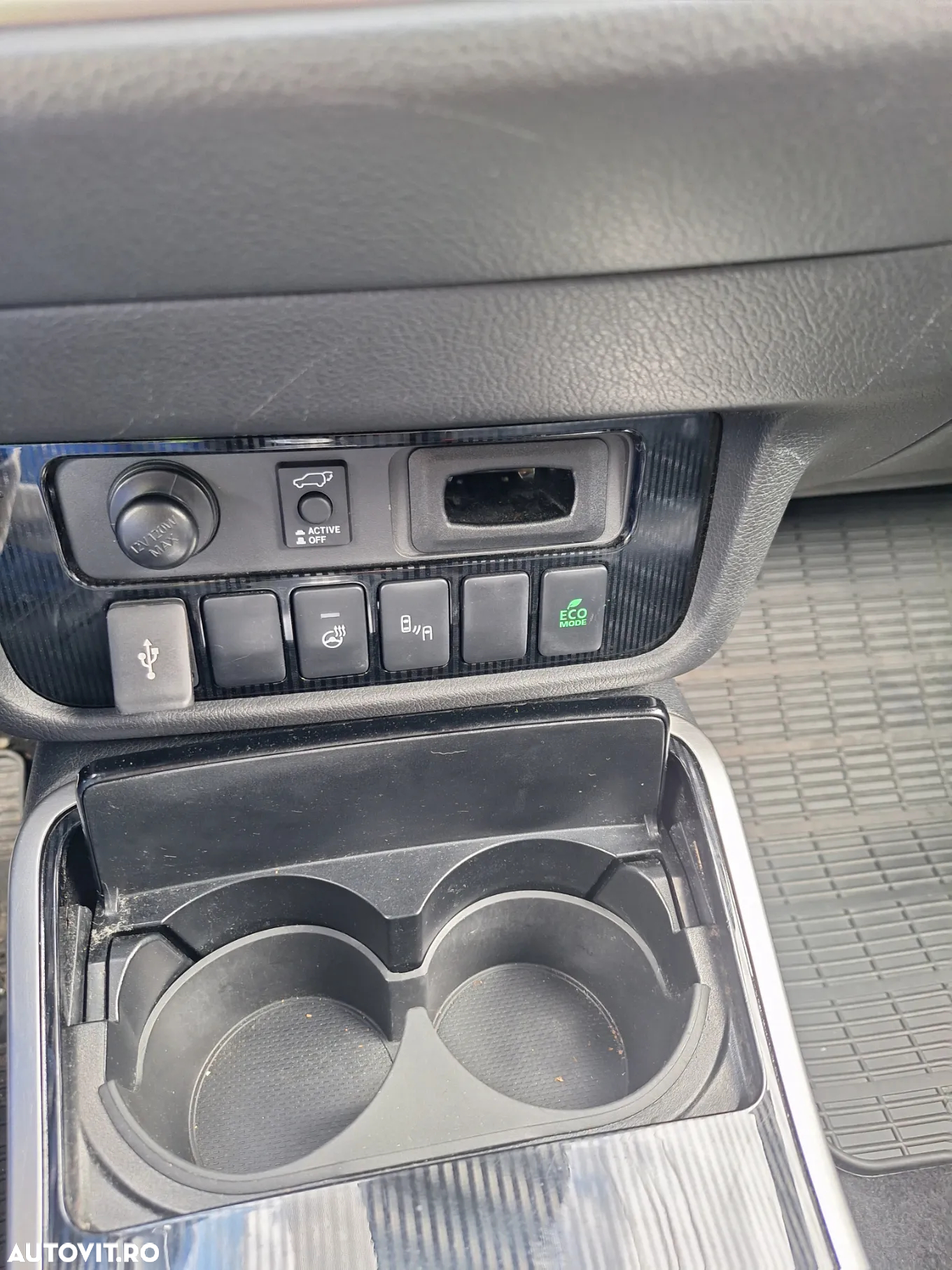 Mitsubishi Outlander 2.4 4WD Plug-In Hybrid Top - 27