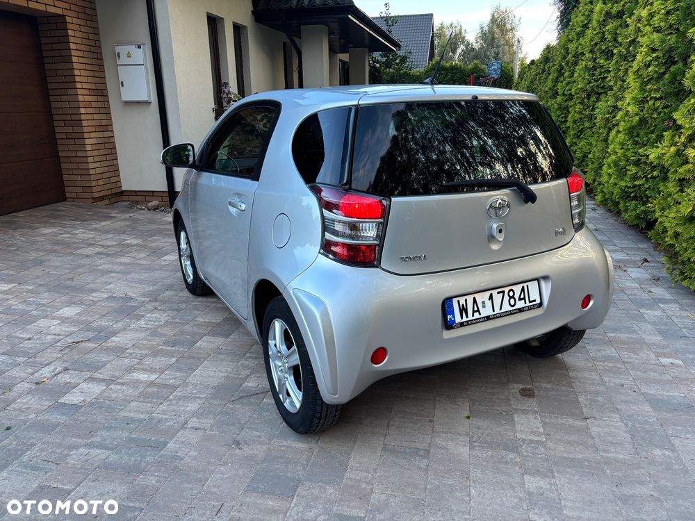 Toyota iQ - 4