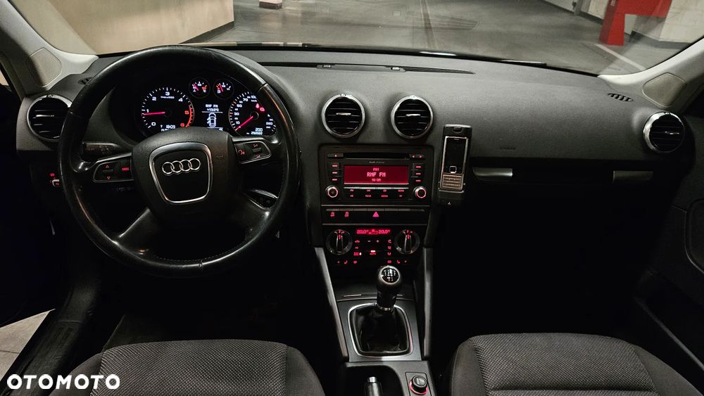 Audi A3 Sportback 1.6 TDI DPF Attraction - 8