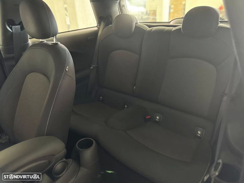 MINI 3 Portas One D - 23