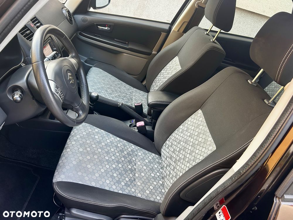 Suzuki SX4 Classic 1.6 VVT 4x2 Comfort - 25