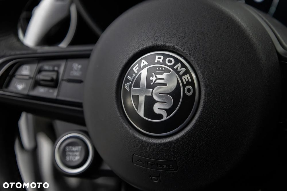 Alfa Romeo Giulia 2.0 Turbo 16V AT8-Q4 Veloce - 32
