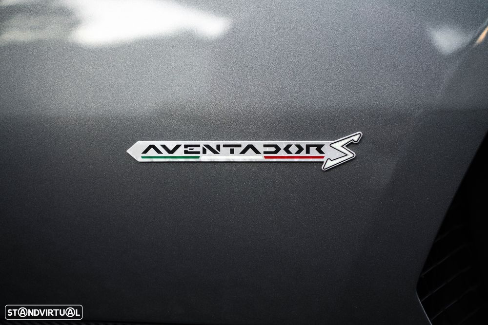 Lamborghini Aventador 6.5 V12 LP740-4 S - 28