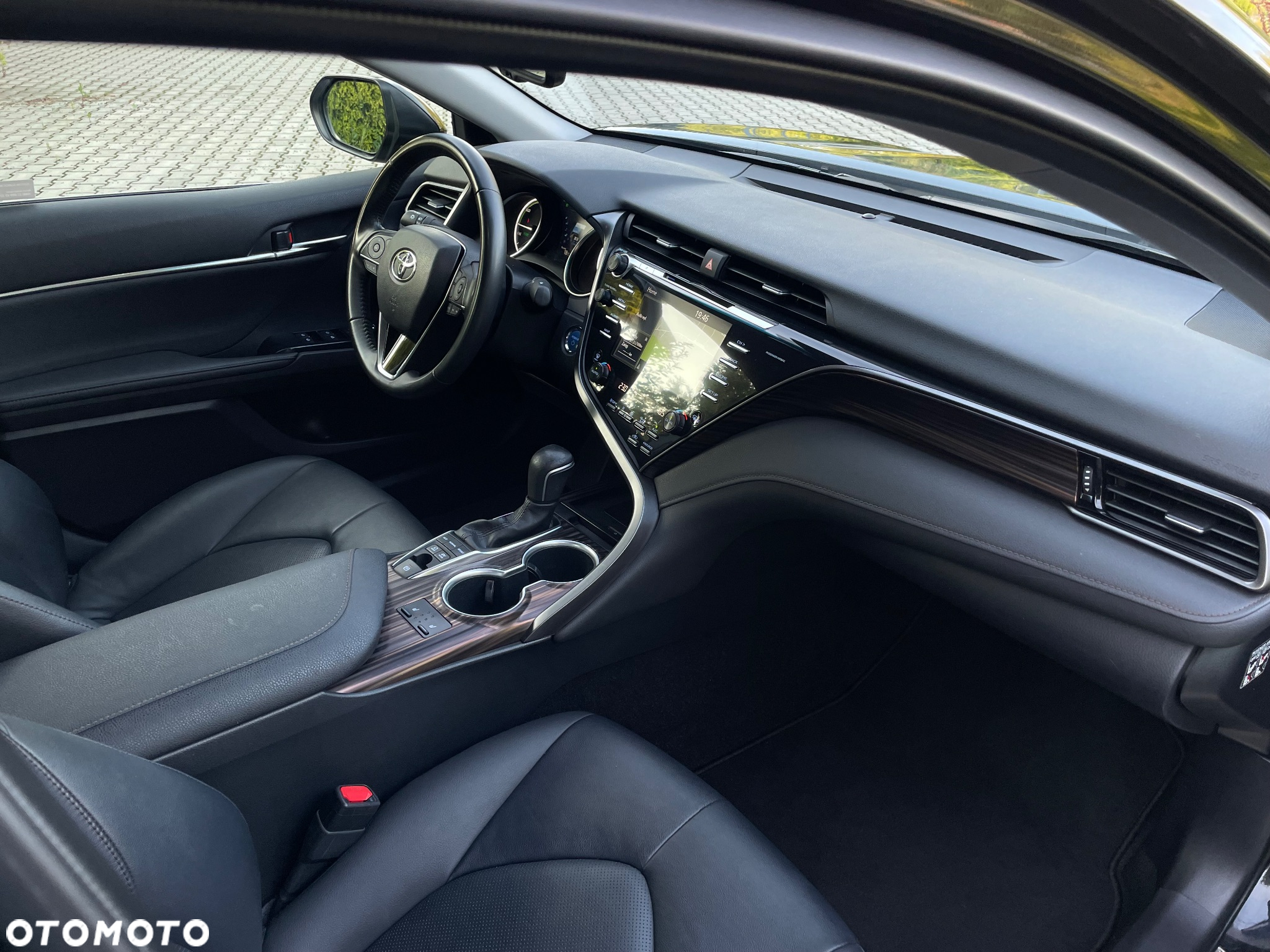 Toyota Camry 2.5 Hybrid Executive CVT - 23