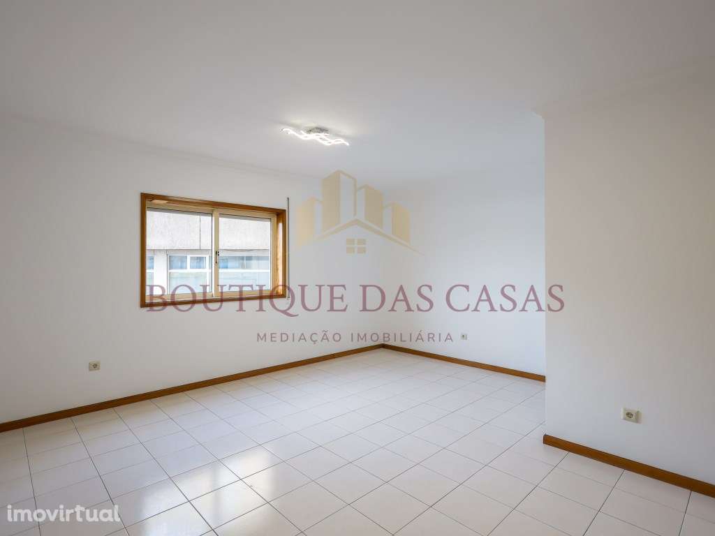 Apartamento T1 Renovado com Varanda e Garagem no Centro de Canidelo - Grande imagem: 4/25