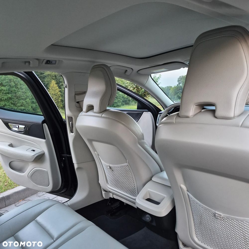 Volvo S60 T5 Momentum Pro - 22