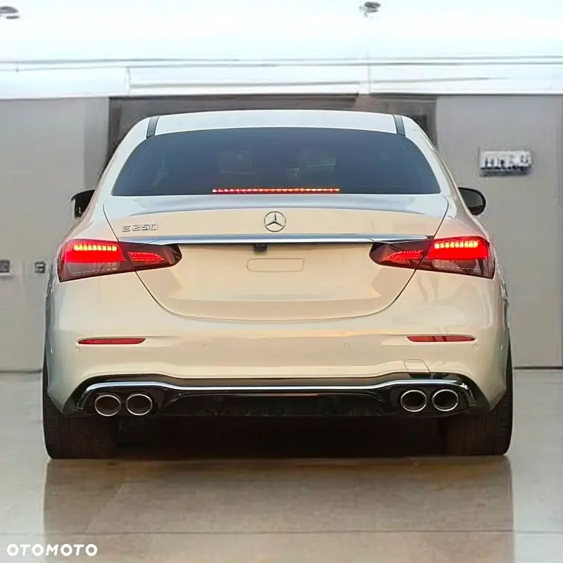 Mercedes-Benz Klasa E 250 9G-TRONIC AMG Line - 4
