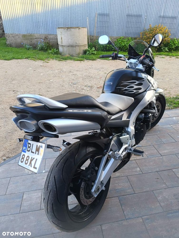 Suzuki GSR - 2