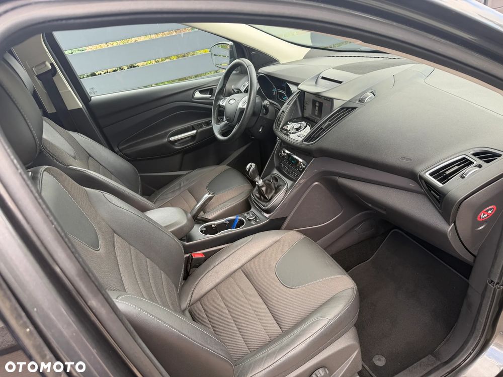Ford Kuga 1.5 EcoBoost 2x4 Titanium - 11