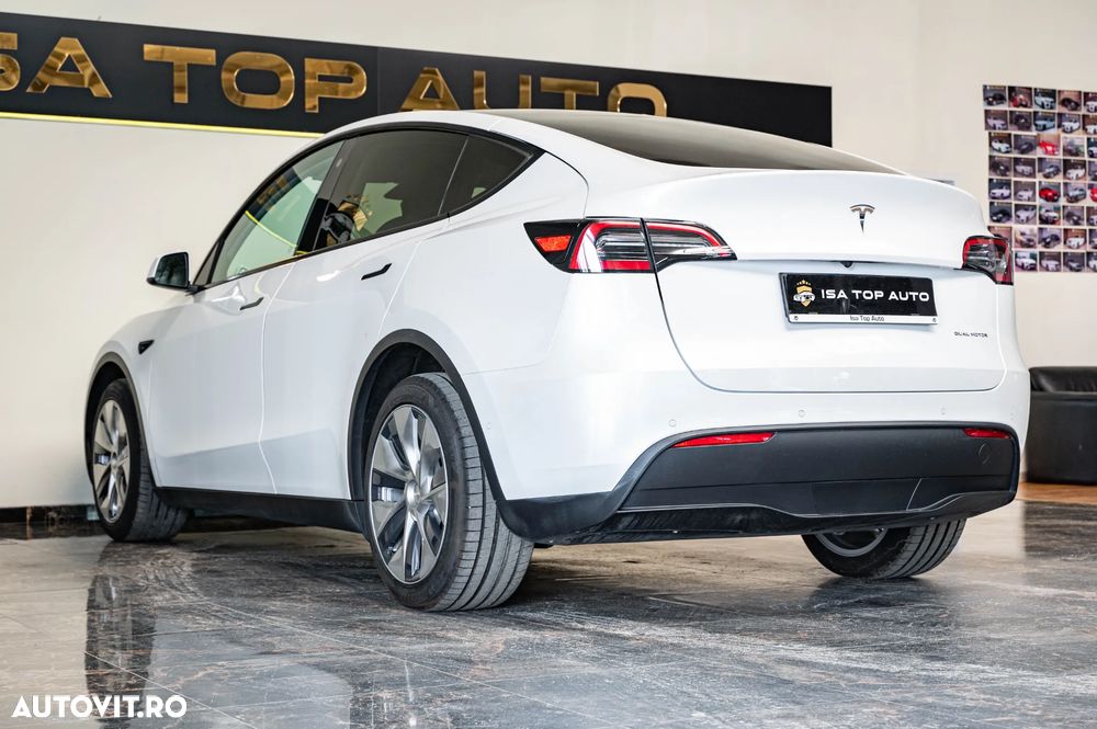 Tesla Model Y - 38