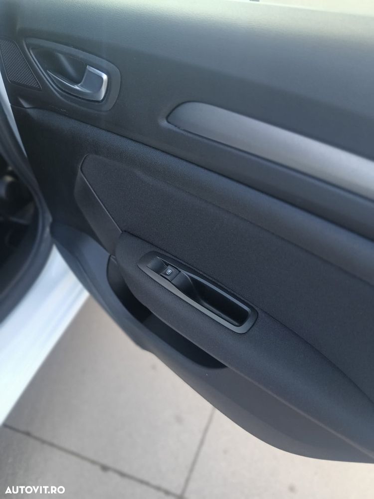 Renault Megane TCE 140 GPF Zen - 13