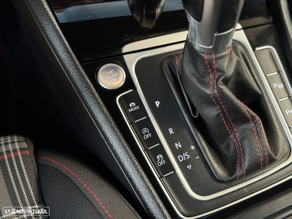 VW Golf 2.0 TSI GTI DSG Performance - 37