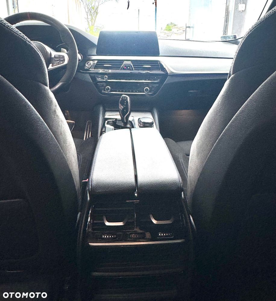 BMW Seria 5 530i xDrive M Sport sport - 9