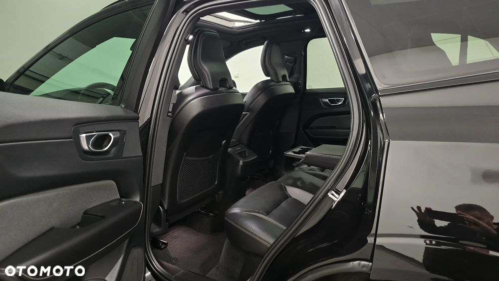 Volvo XC 60 B4 D Plus Dark - 14