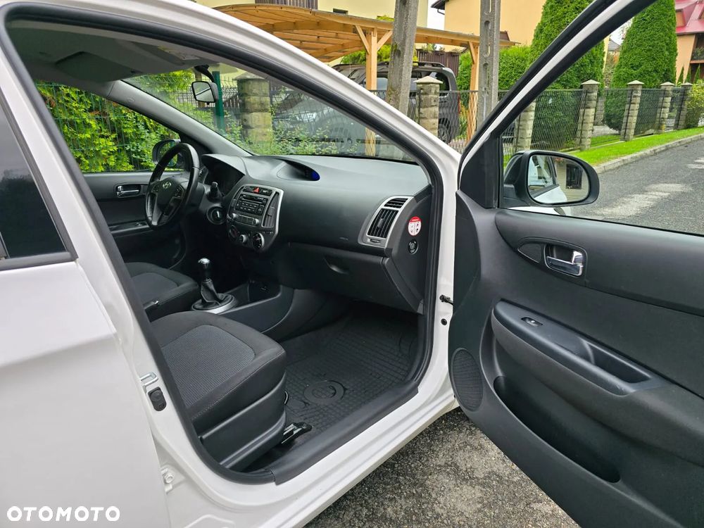 Hyundai i20 1.2 Fifa World Cup Edition - 31