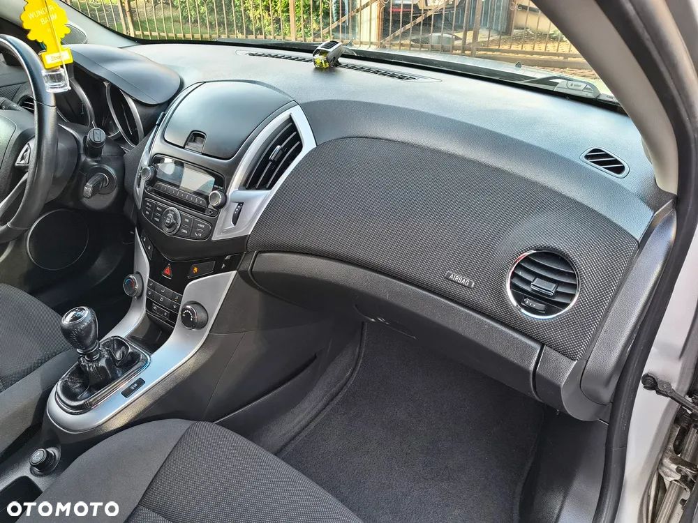 Chevrolet Cruze 1.6 LT - 19