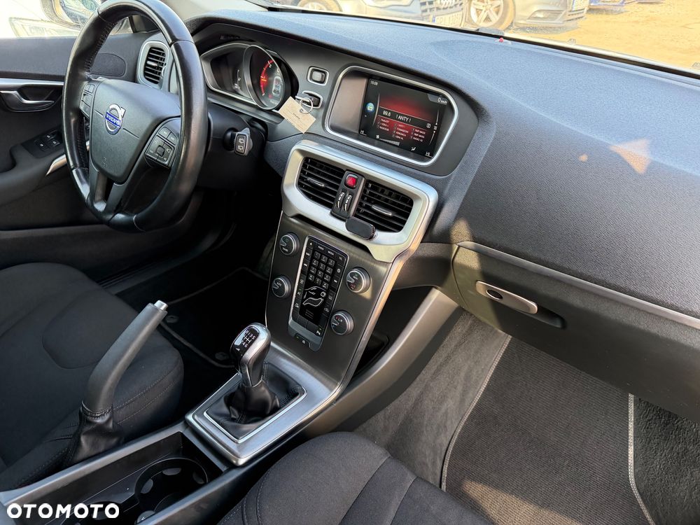 Volvo V40 D2 - 38