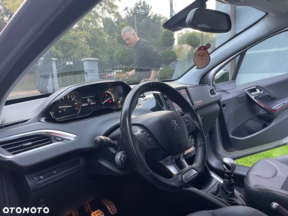 Peugeot 208 - 15