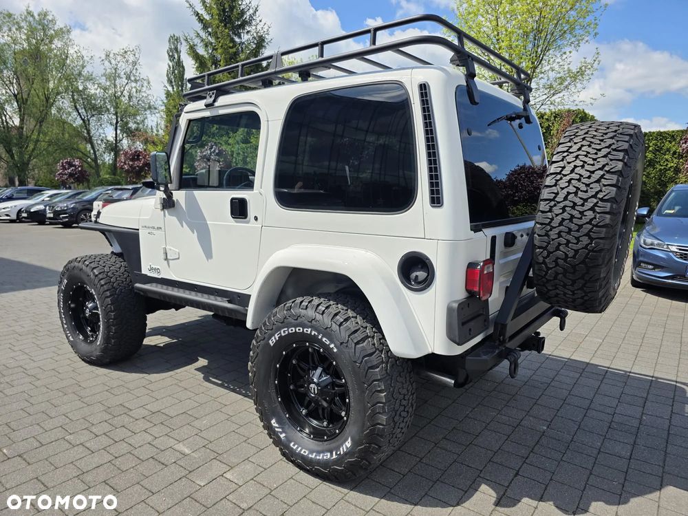 Jeep Wrangler - 8