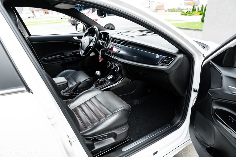 Alfa Romeo Giulietta 1750 TBi Quadrifoglio Verde - 23