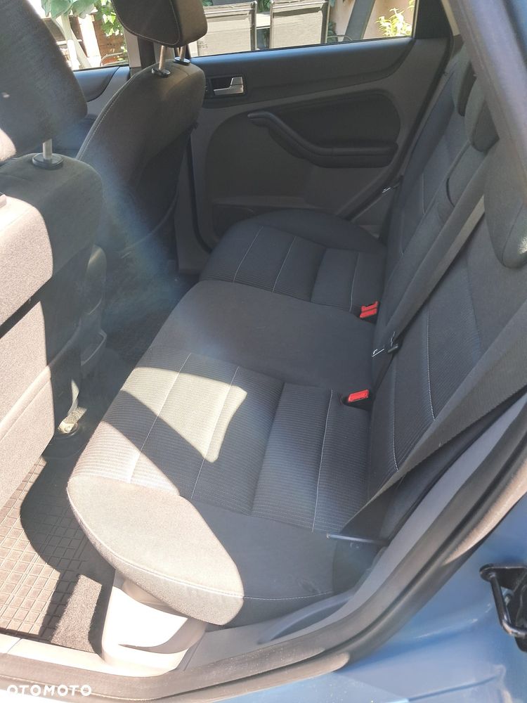 Ford Focus 1.8 Style+ - 9