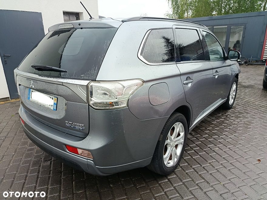 Mitsubishi Outlander - 3