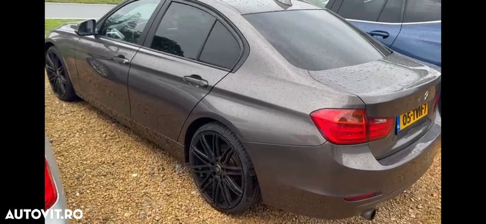 BMW Seria 3 320i Aut. Modern Line - 2