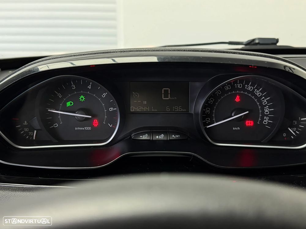 Peugeot 208 1.2 PureTech Style - 13