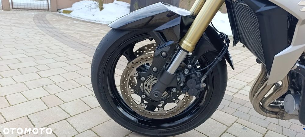 Suzuki GSR - 39