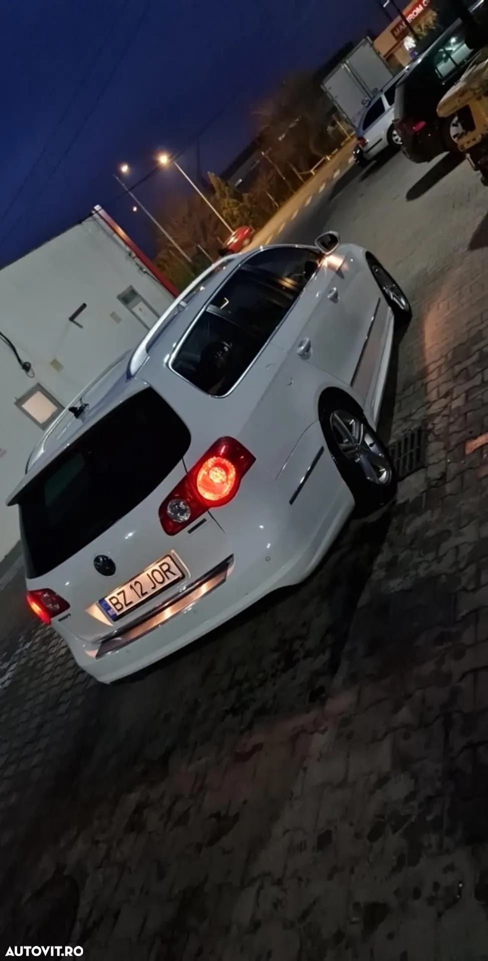 Volkswagen Passat Variant 2.0 TDI DPF DSG R-Line Edition - 11