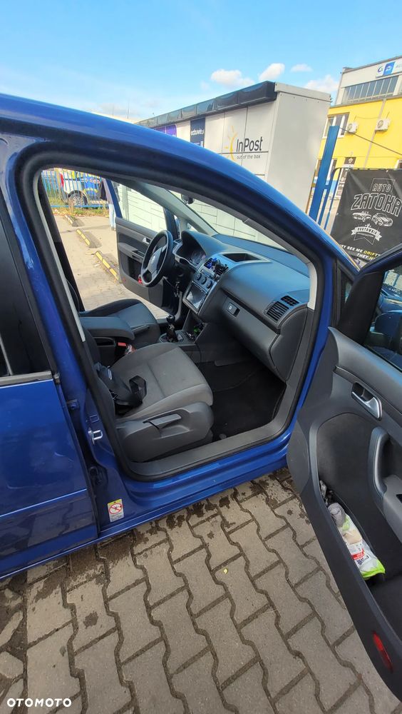 Volkswagen Touran 1.9 TDI DPF BlueMot Conceptline - 2