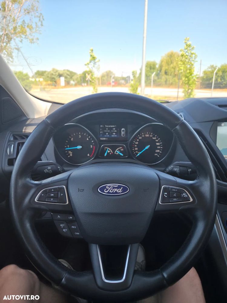 Ford Kuga 1.5 TDCi 2x4 Business Edition - 12
