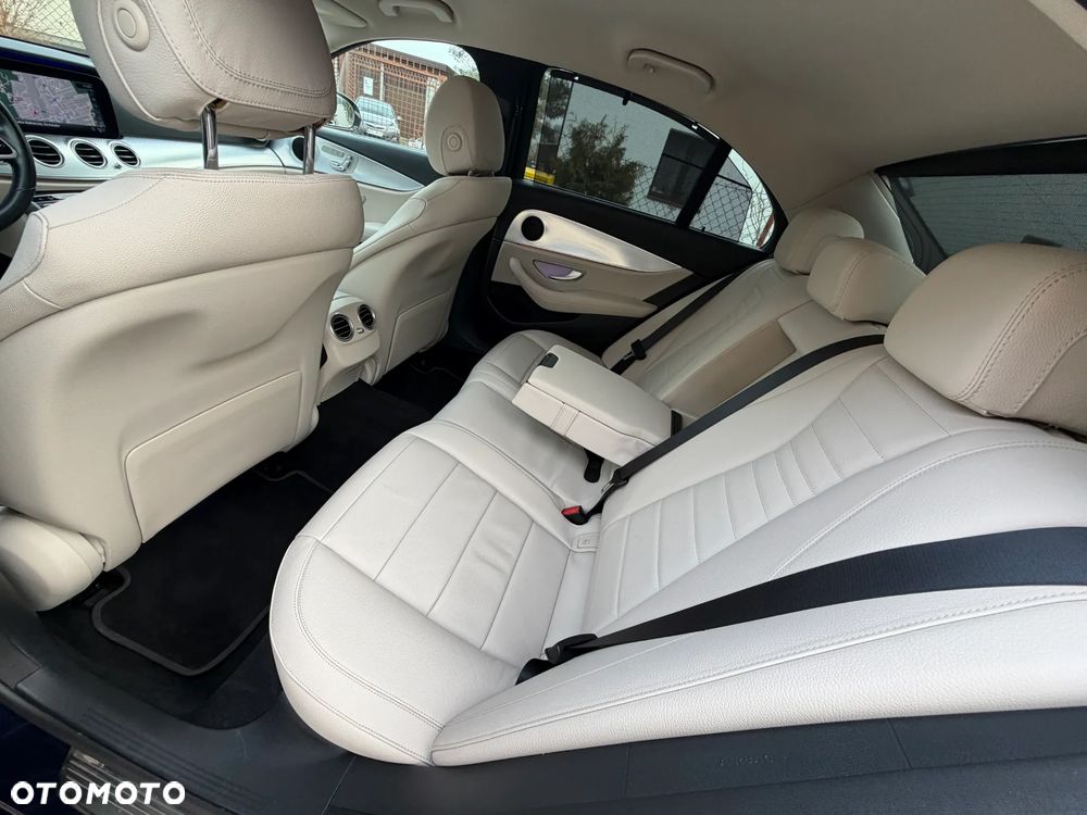 Mercedes-Benz Klasa E 220 d 4-Matic 9G-TRONIC - 30