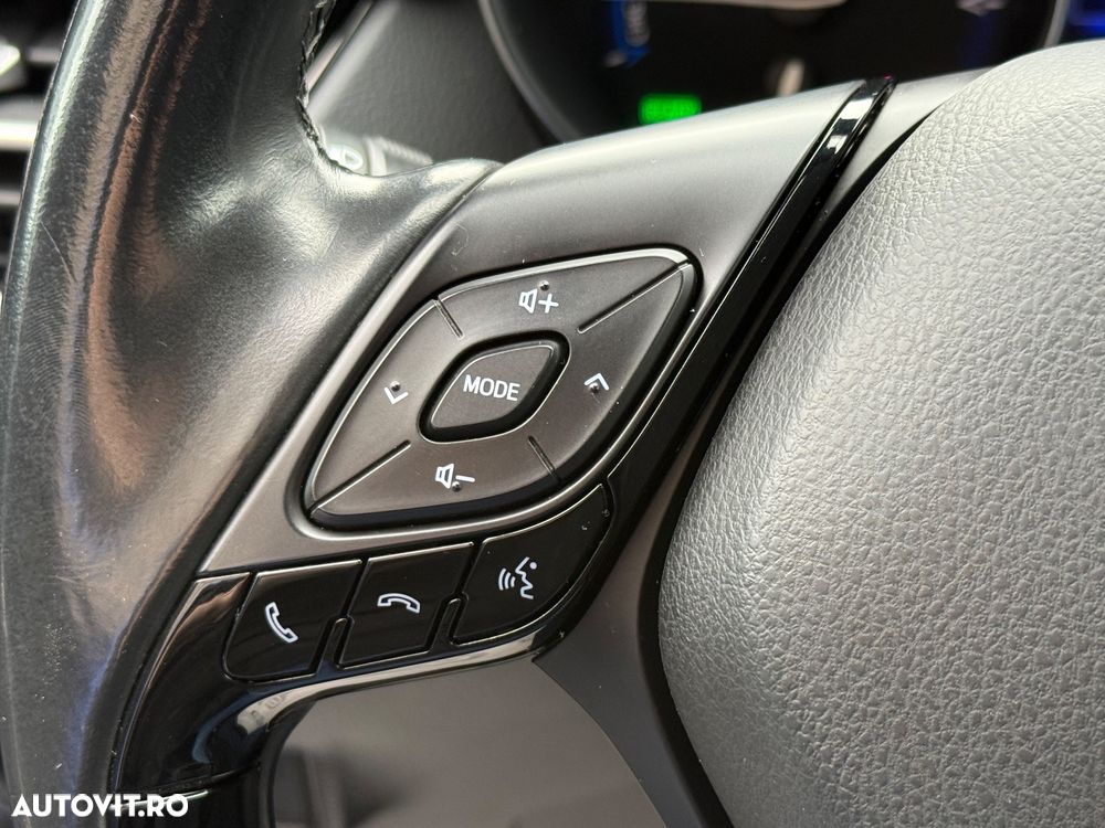 Toyota C-HR Hybrid Style Selection - 17