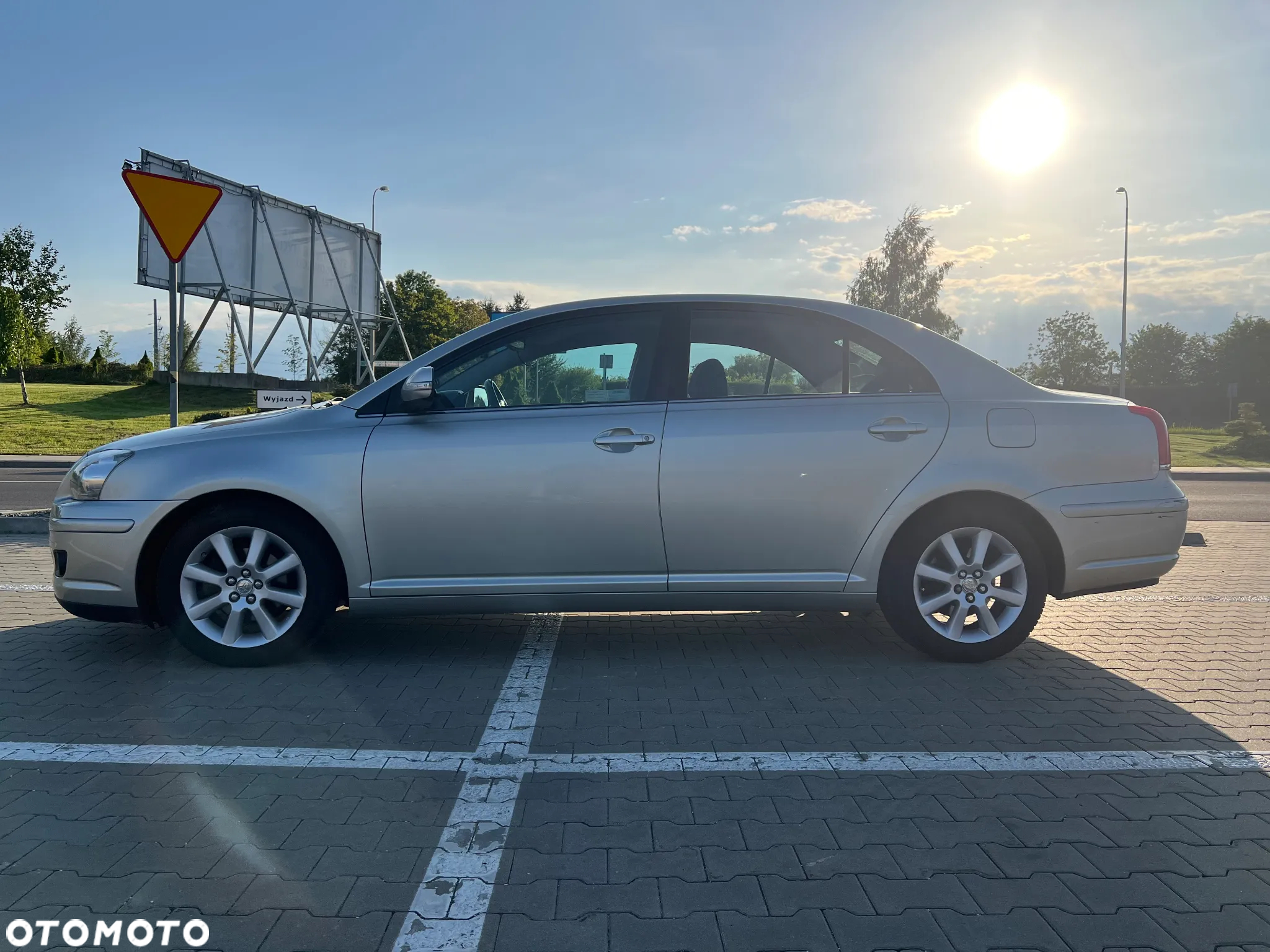 Toyota Avensis 1.8 VVT-i Sol - 5