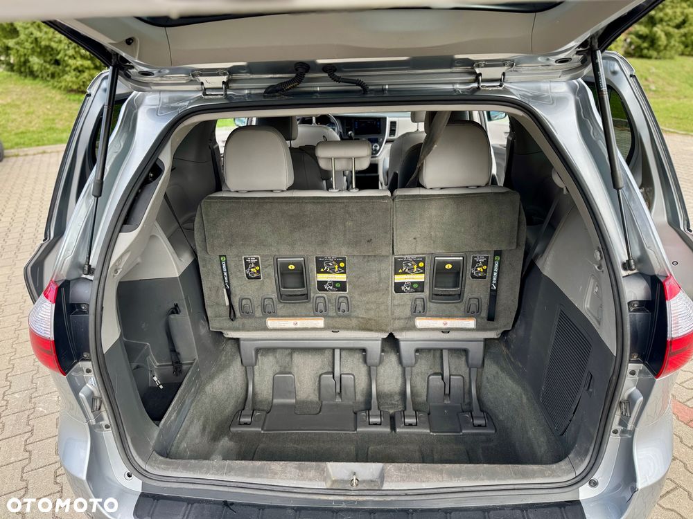 Toyota Sienna 3.5 V6 - 17