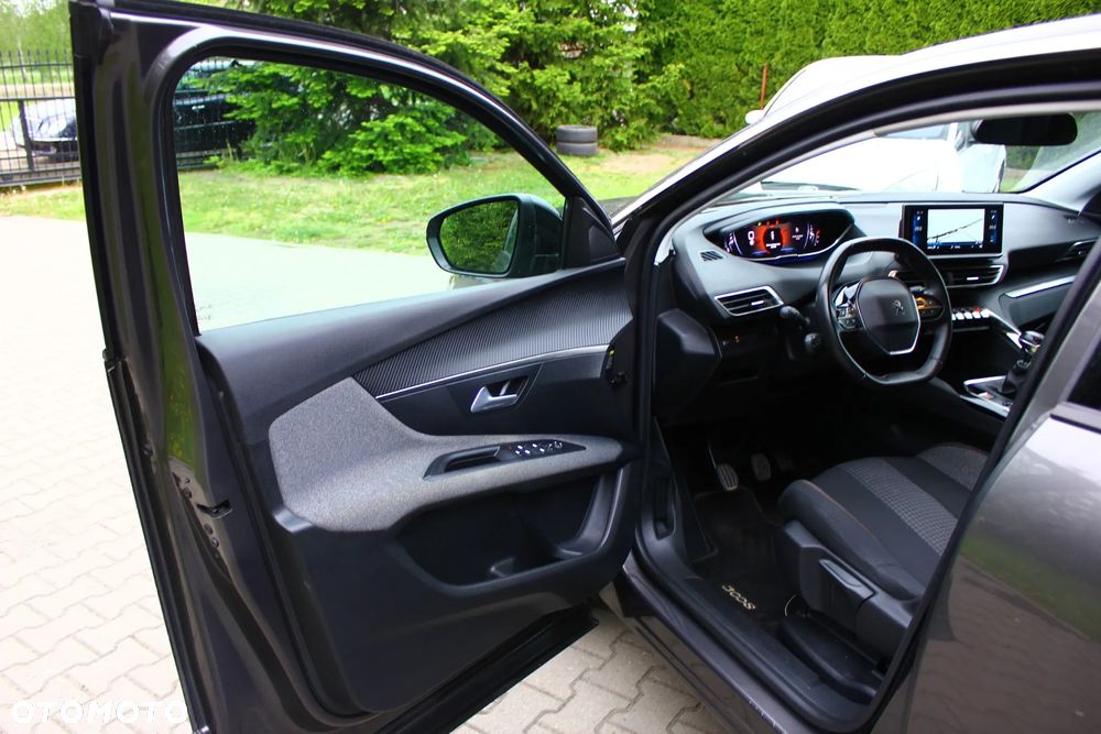 Peugeot 3008 1.5 BlueHDi Allure Pack S&S - 31