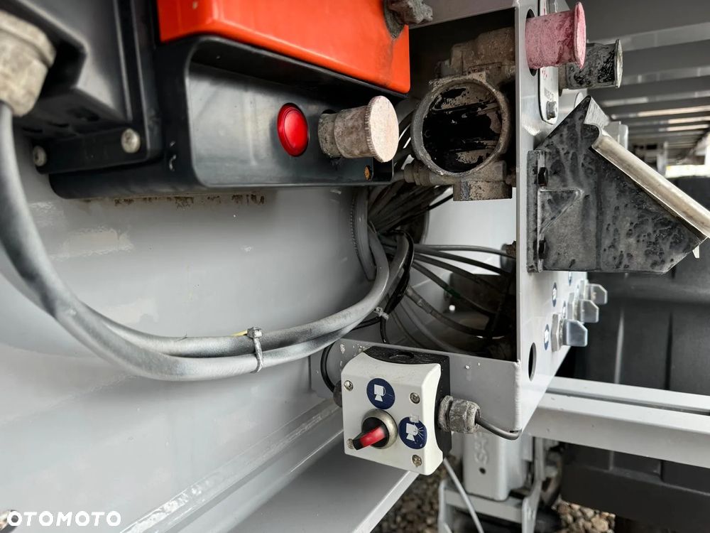 Stas Wywrotka Alu 43 m3 Klapo Drzwi 6140kg Oś podn Opony 80% - 13