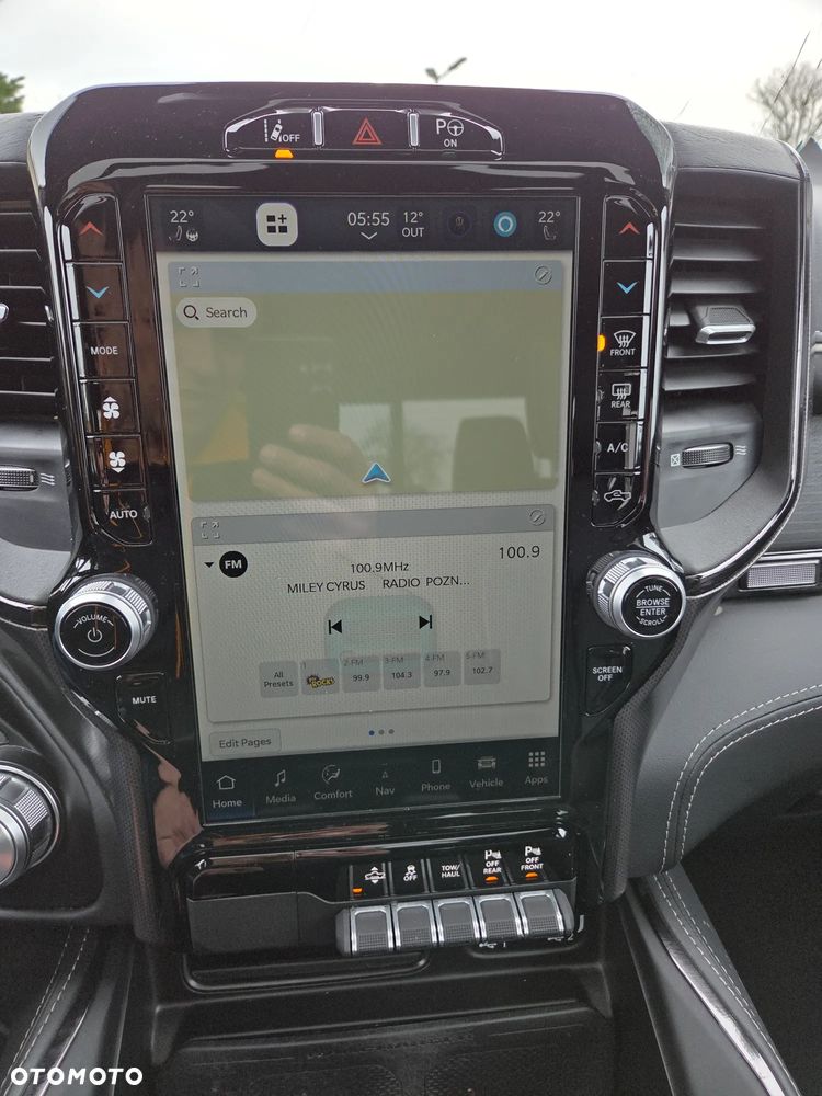 RAM 1500 Crew Cab Shortbed Limited - 32