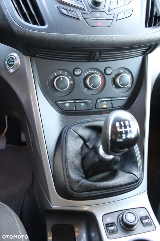 Ford Kuga 1.6 EcoBoost 2x4 Trend - 23
