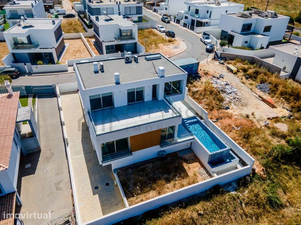 Moradia T3+1 contemporânea com piscina - Grande imagem: 3/53