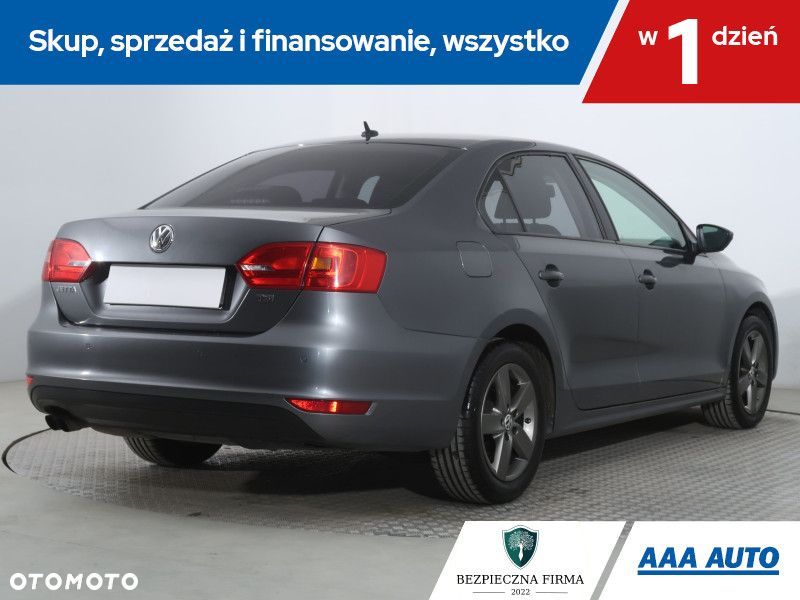 Volkswagen Jetta - 6