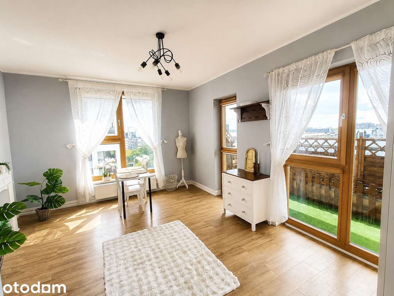 Bezpośrednio: 2 pokoje południe/zachód balkon 10,7 m² Galeria Mokotów