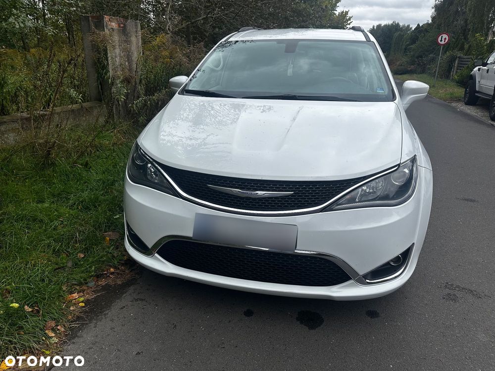 Chrysler Pacifica - 1