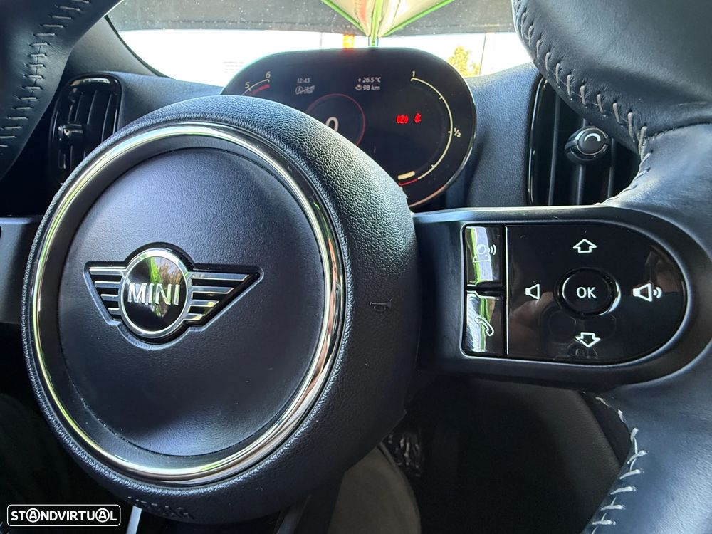 MINI Countryman Cooper D Premium Essential Auto - 32