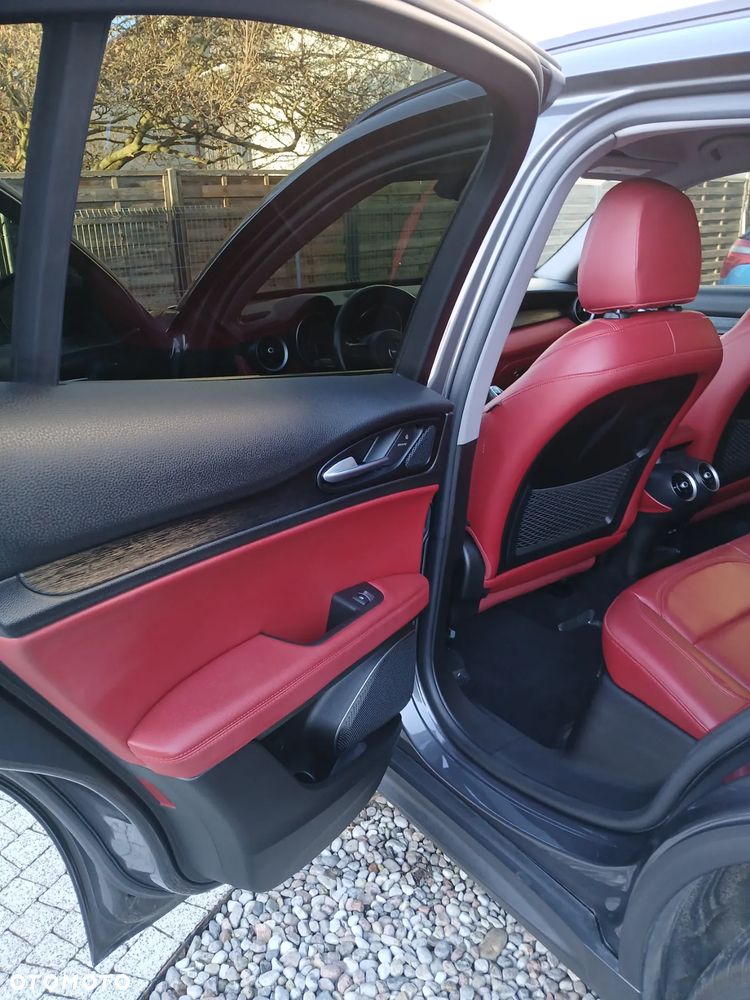 Alfa Romeo Stelvio - 17