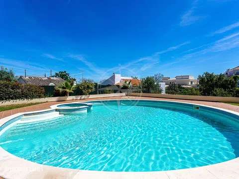 Apartamento T2 com 2 varandas, piscina e garagem em Tavira - Grande imagem: 2/12