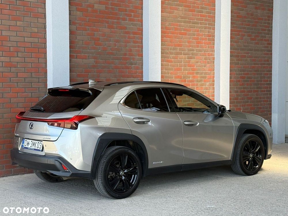 Lexus UX - 4